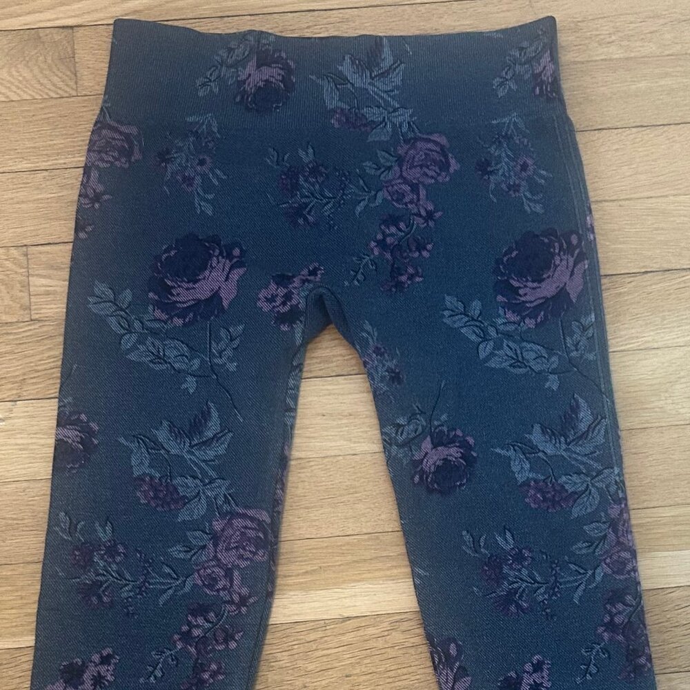 HUE women's leggings floral print pink/purple/grey M/L NWT!